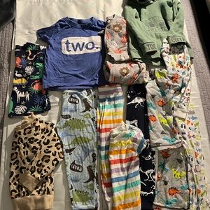 24M/2T lot of comfort wear and Yoda hoodie!